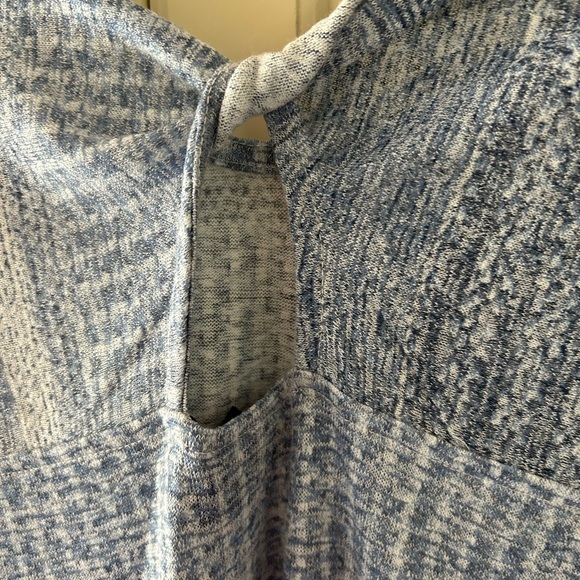 Bobeau top with cap sleeves - Picture 3 of 5